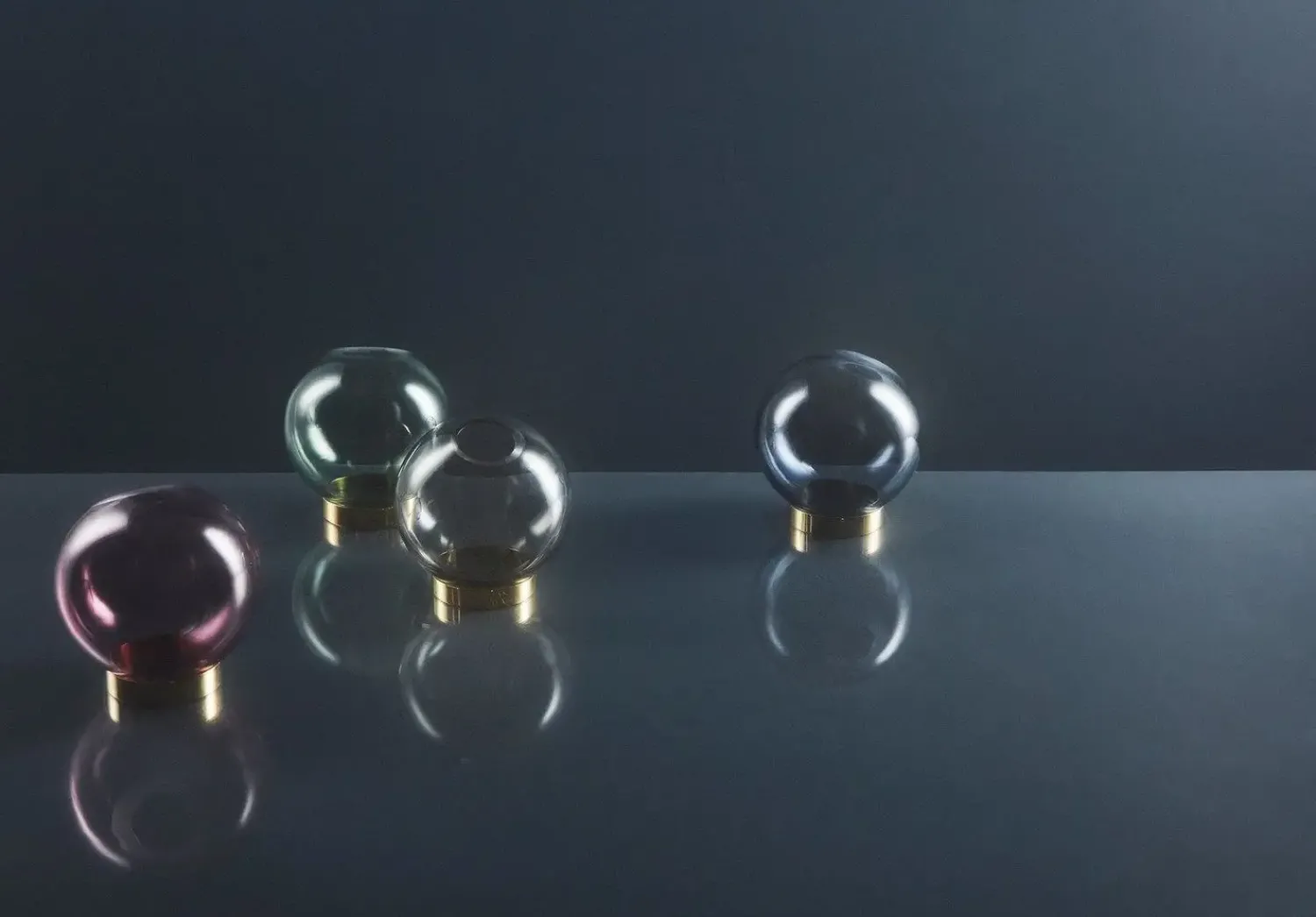 New AYTM - Globe - Vase - Rød - Small