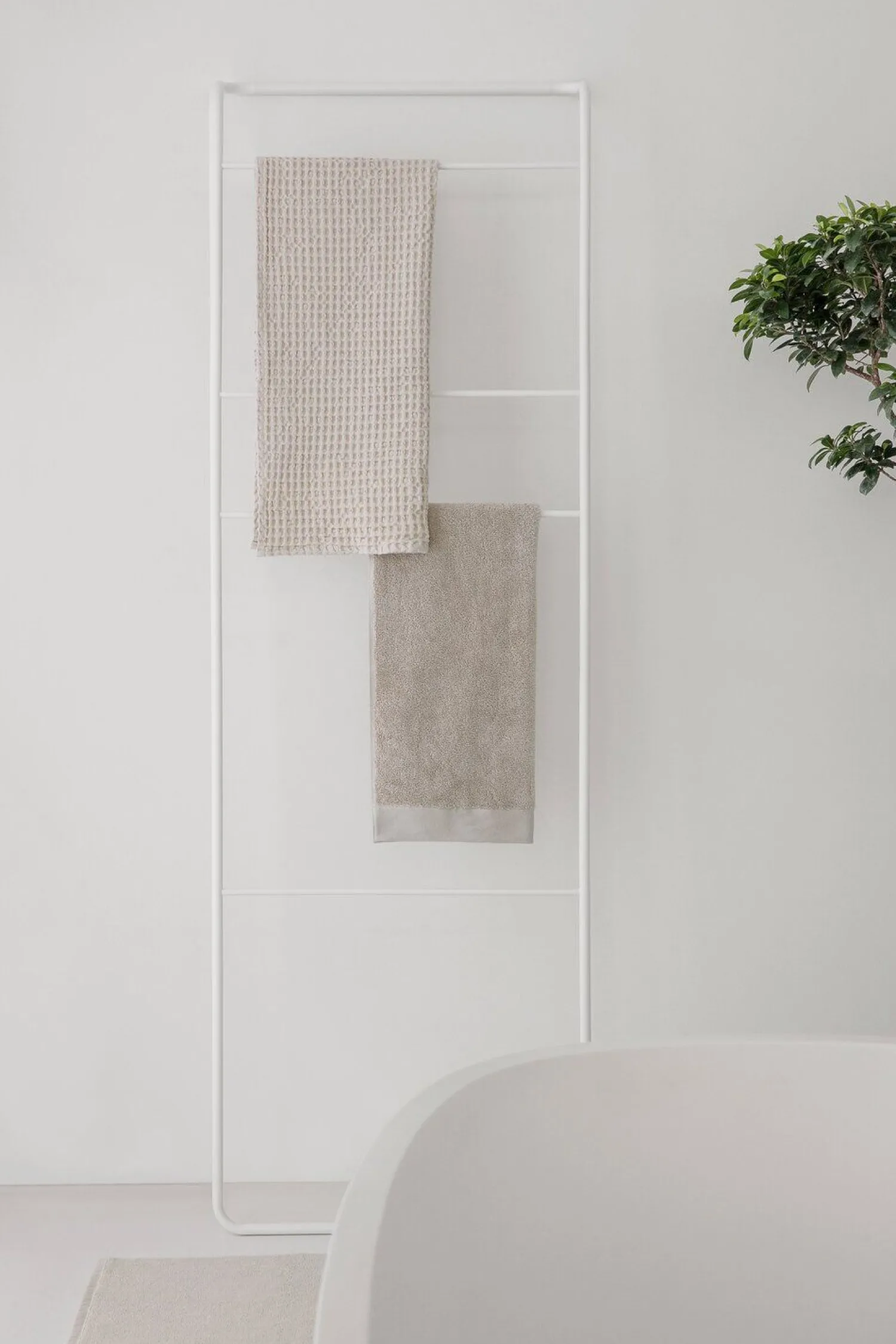 Hot Blomus - Bath Towel - White - CARO