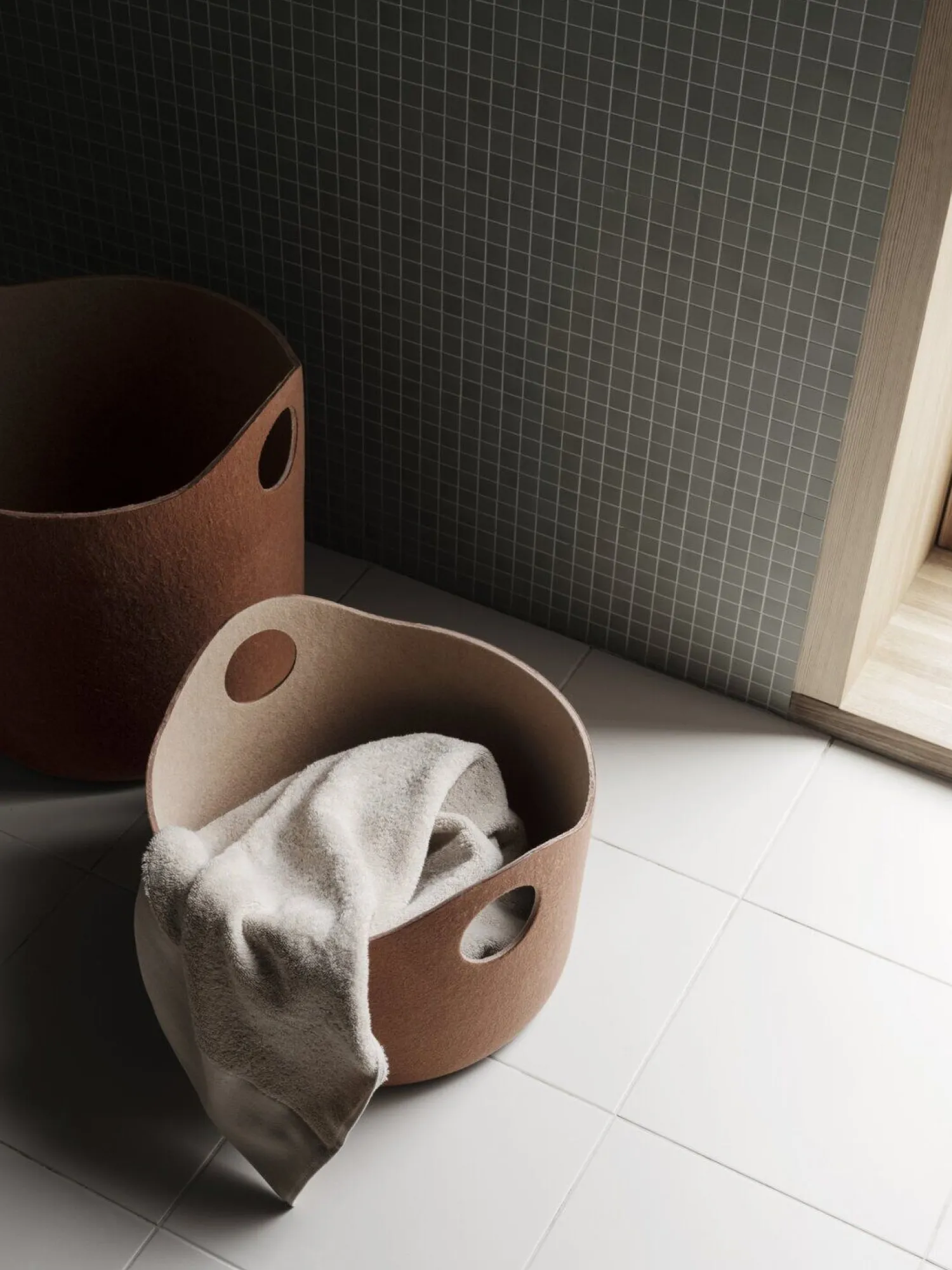 Discount Blomus - Felt Basket S - Rustic Brown/Tan - TIGGY