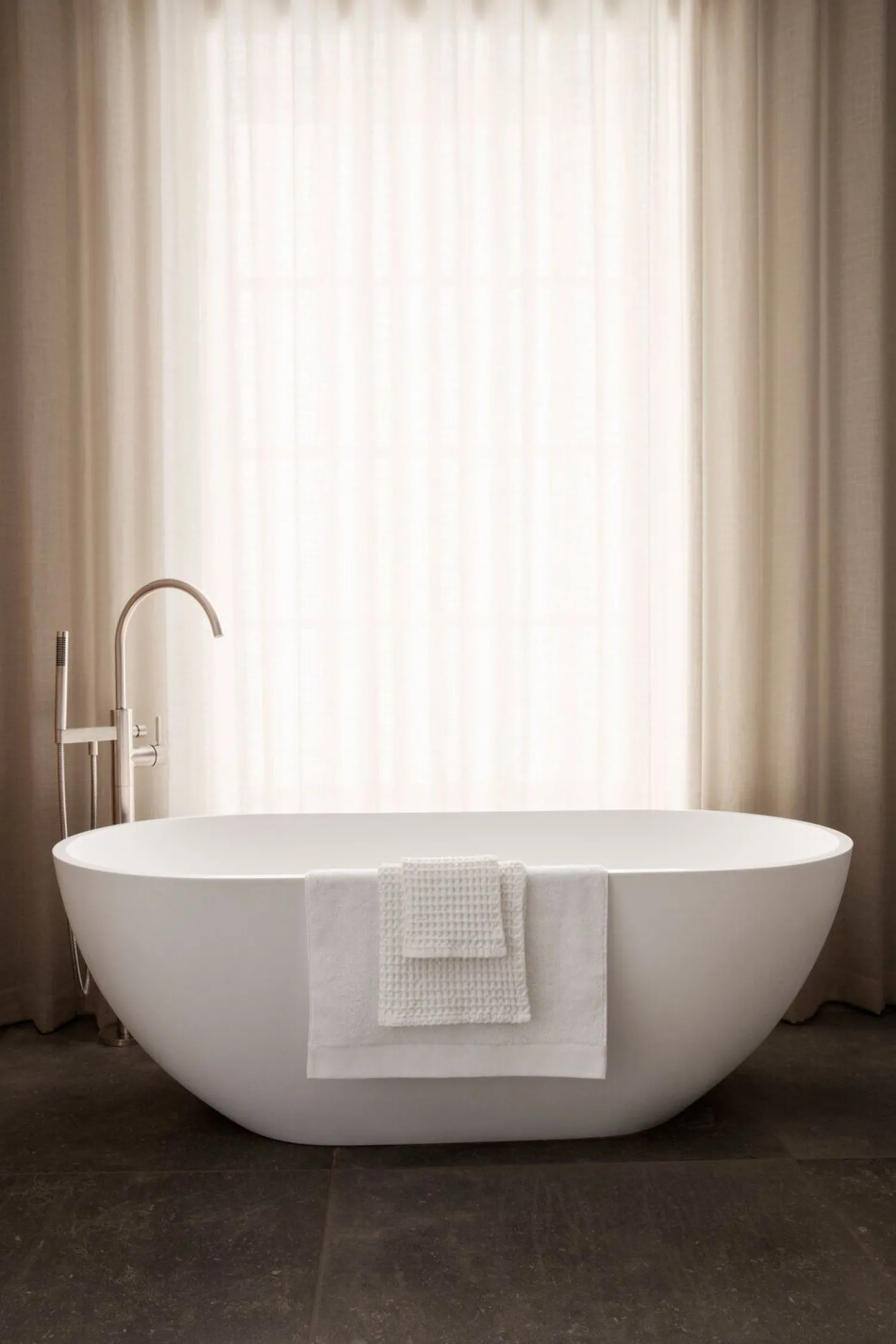 Best Blomus - Hand Towel - Magnet - CARO