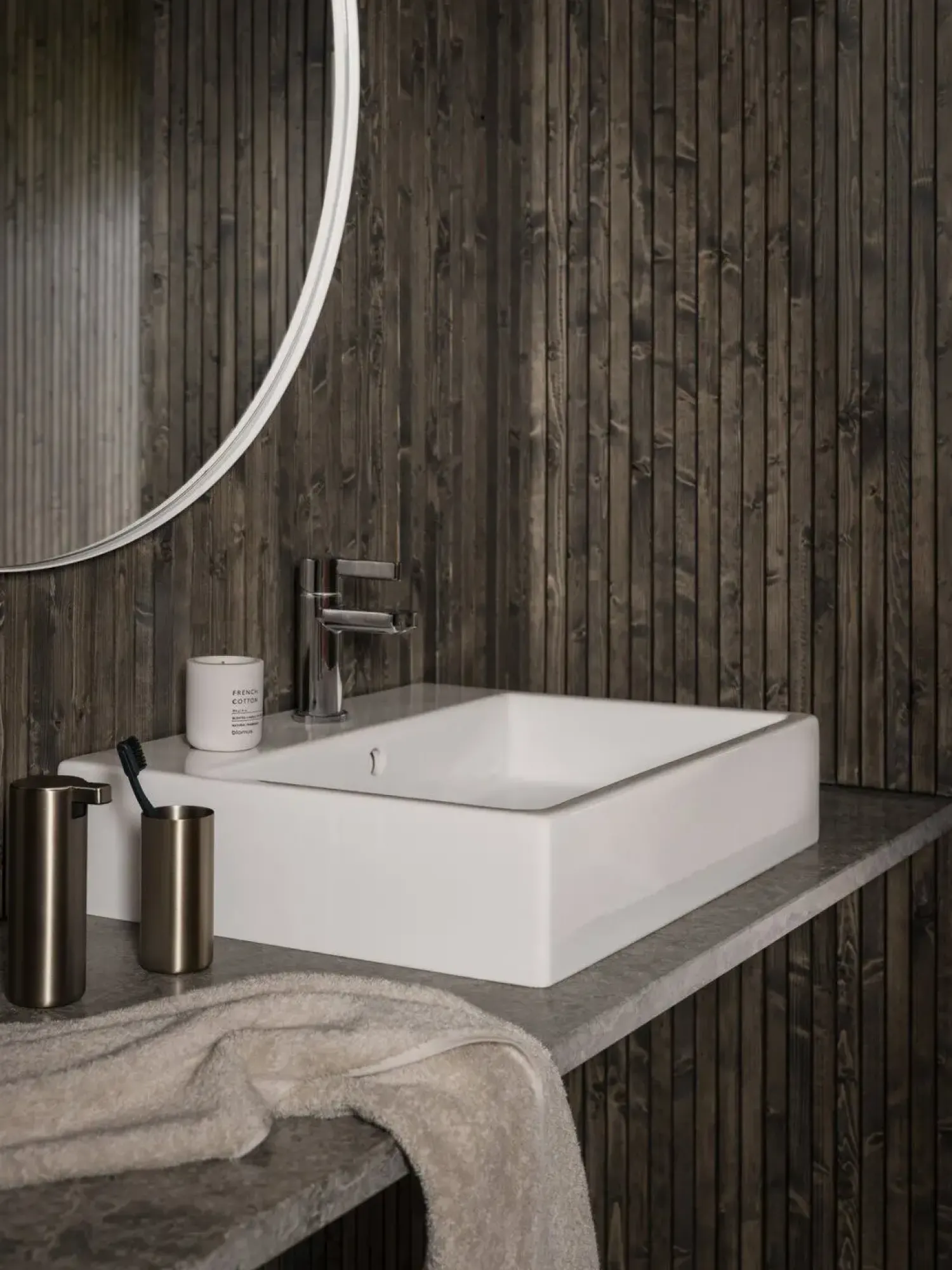 Hot Blomus - Soap Dispenser - Brass - MODO