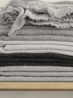 Hot Blomus - Throw - Micro Chip - MERINO