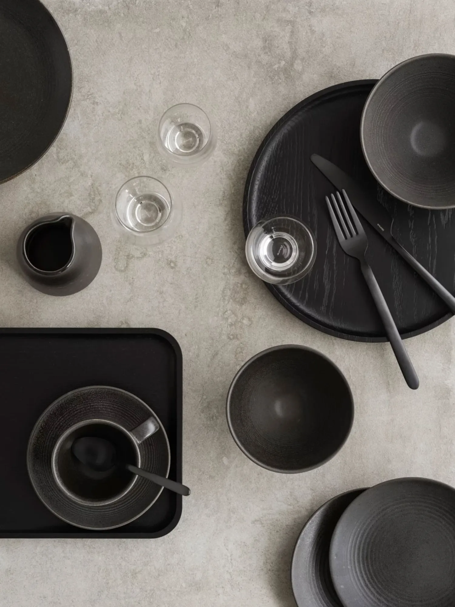 Hot Blomus - Tray M - OKU - Black