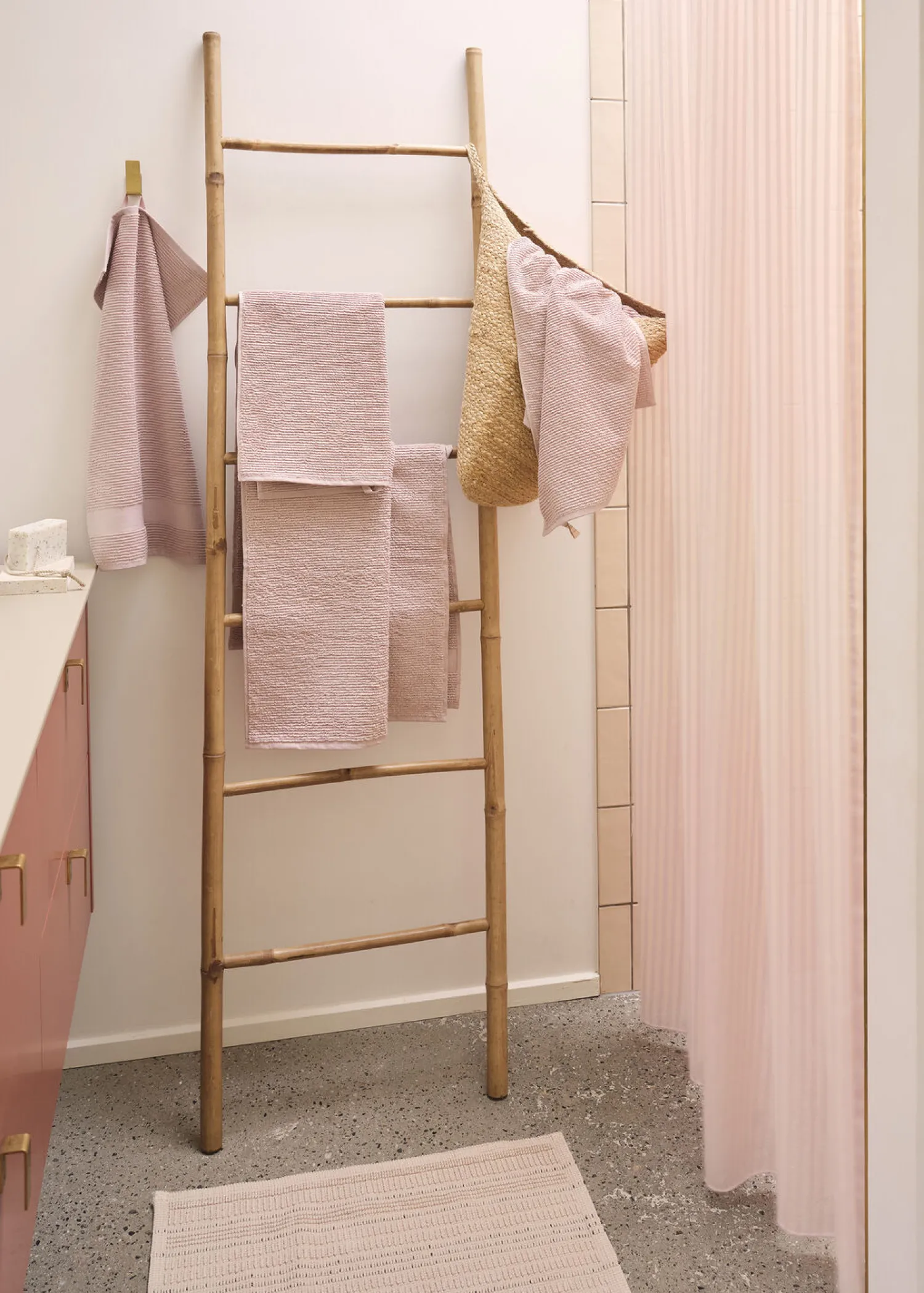Best Compliments - Badeforhæng - Lines shower curtain w/tape 220 cm - Rose