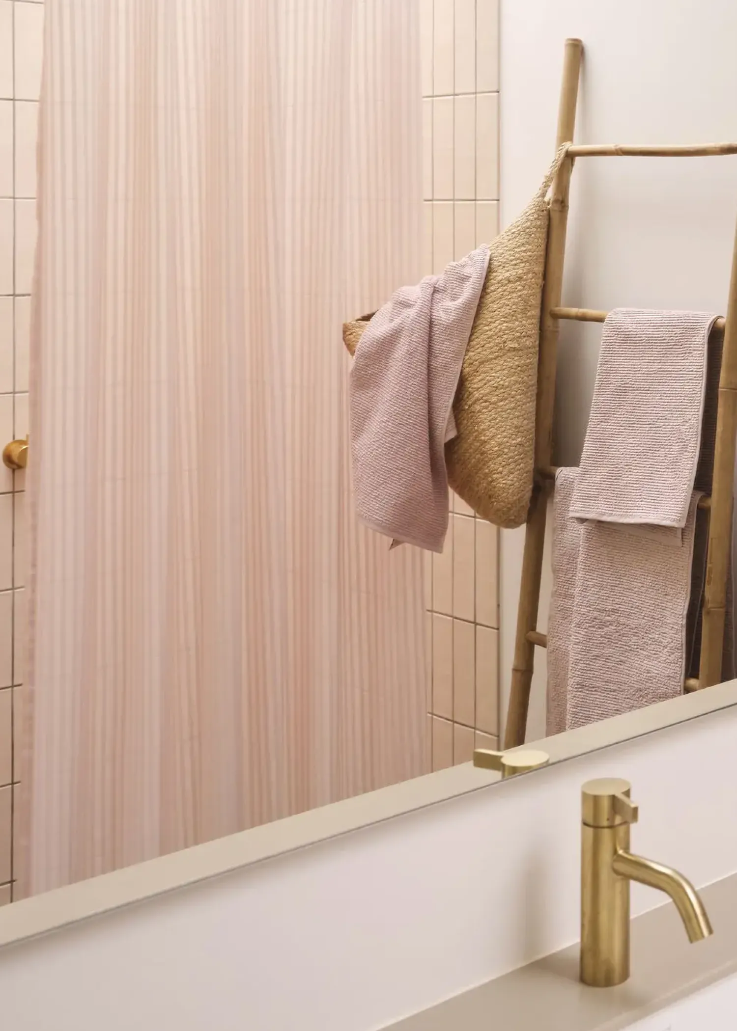 Best Compliments - Badeforhæng - Lines shower curtain w/tape 220 cm - Rose
