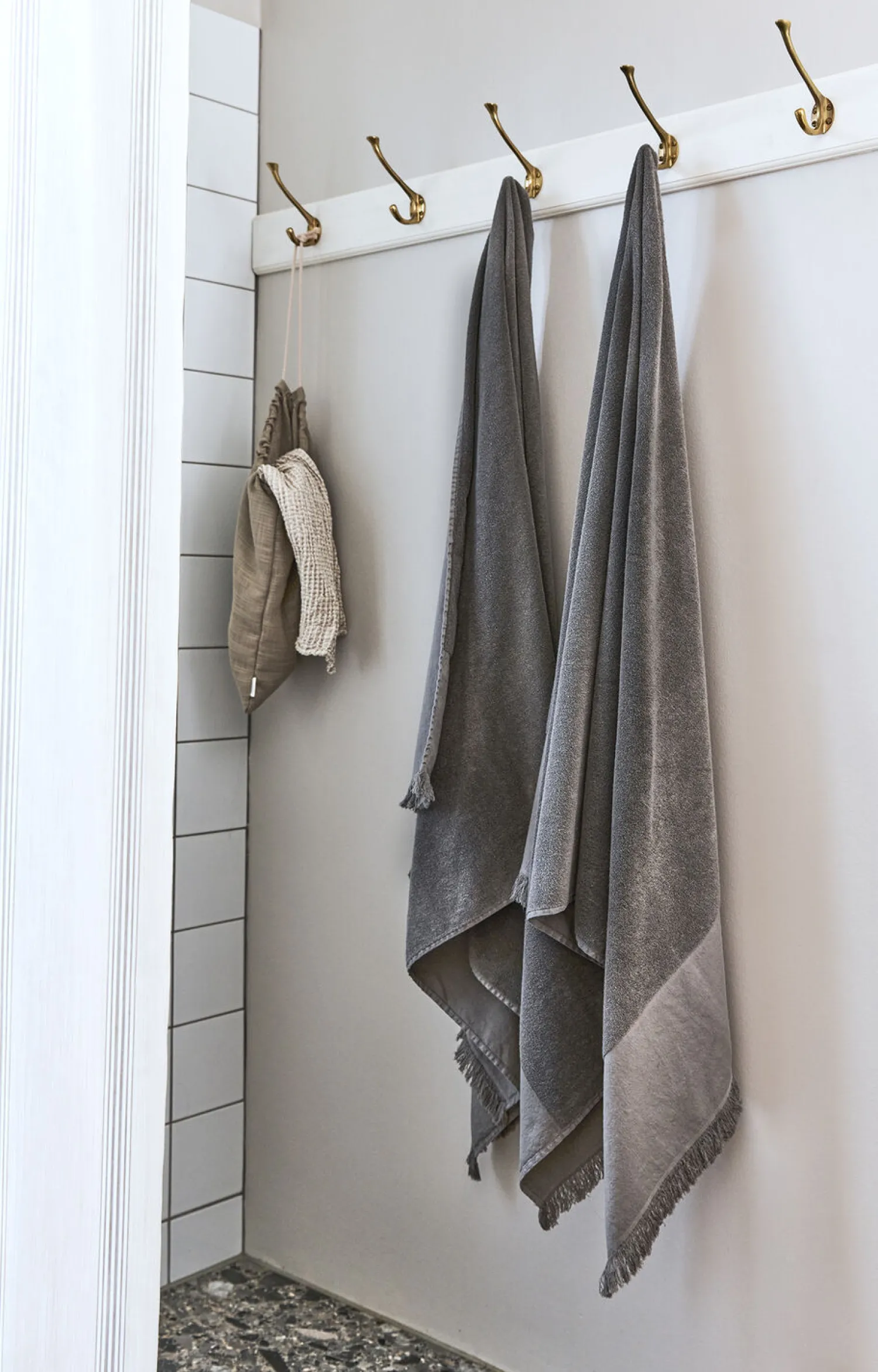 New Compliments - Badeforhæng - Lumien shower curtain w/tape 200 cm - Sand
