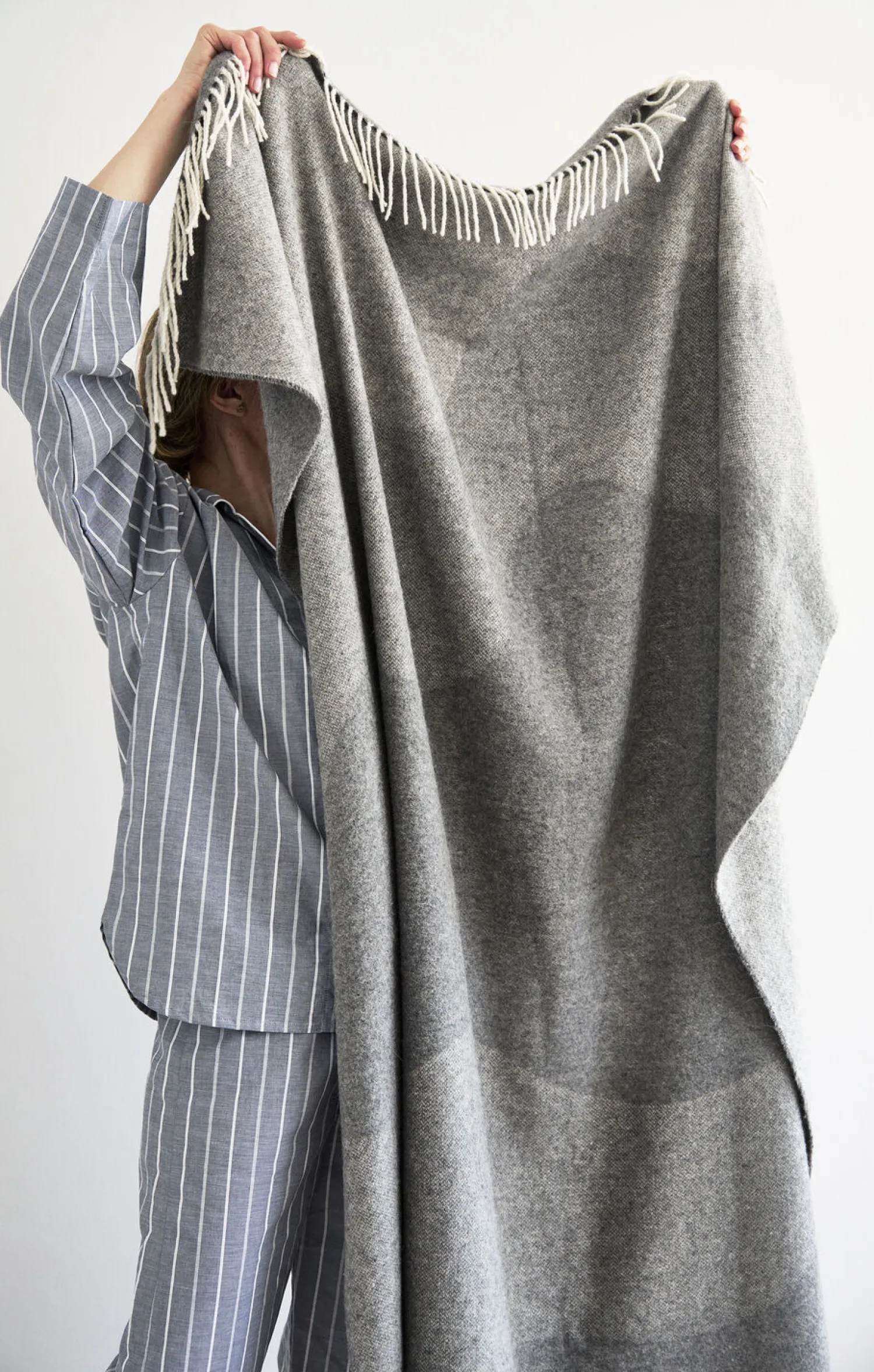 Discount Compliments - Plaid - Waves Throw 140x200 cm - Grå