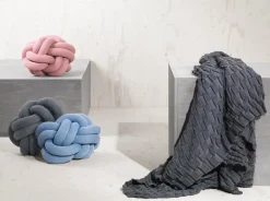 Sale Design House Stockholm pude - Knot pude i lysegrå