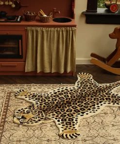 Best Doing Goods - Lilly Leopard Gulvtæppe - Large - brun