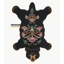Best Doing Goods - Sort bjørne tæppe - Blooming Black Bear - Large - 143x97 cm