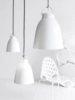 Sale Fritz Hansen - Loftlampe - Caravaggio - Hvid - P2 Medium - Grå ledning 3m