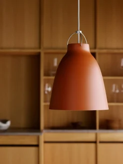 Best Fritz Hansen - Loftlampe - Caravaggio™ Matt - Rust Rød - P2 Medium