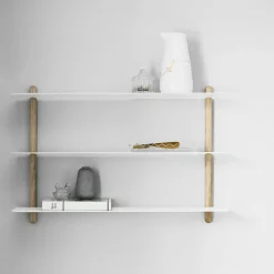 Gejst - NIVO A væghylde - Hvid - Lys Eg - 42 x 64 cm
