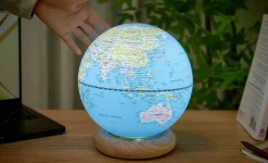 Hot Gingko - Atlas Globe Lamp - Lightblue Large White Ash base