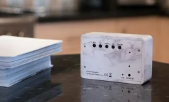 Hot Gingko - Brick Click Clock Marble / White LED