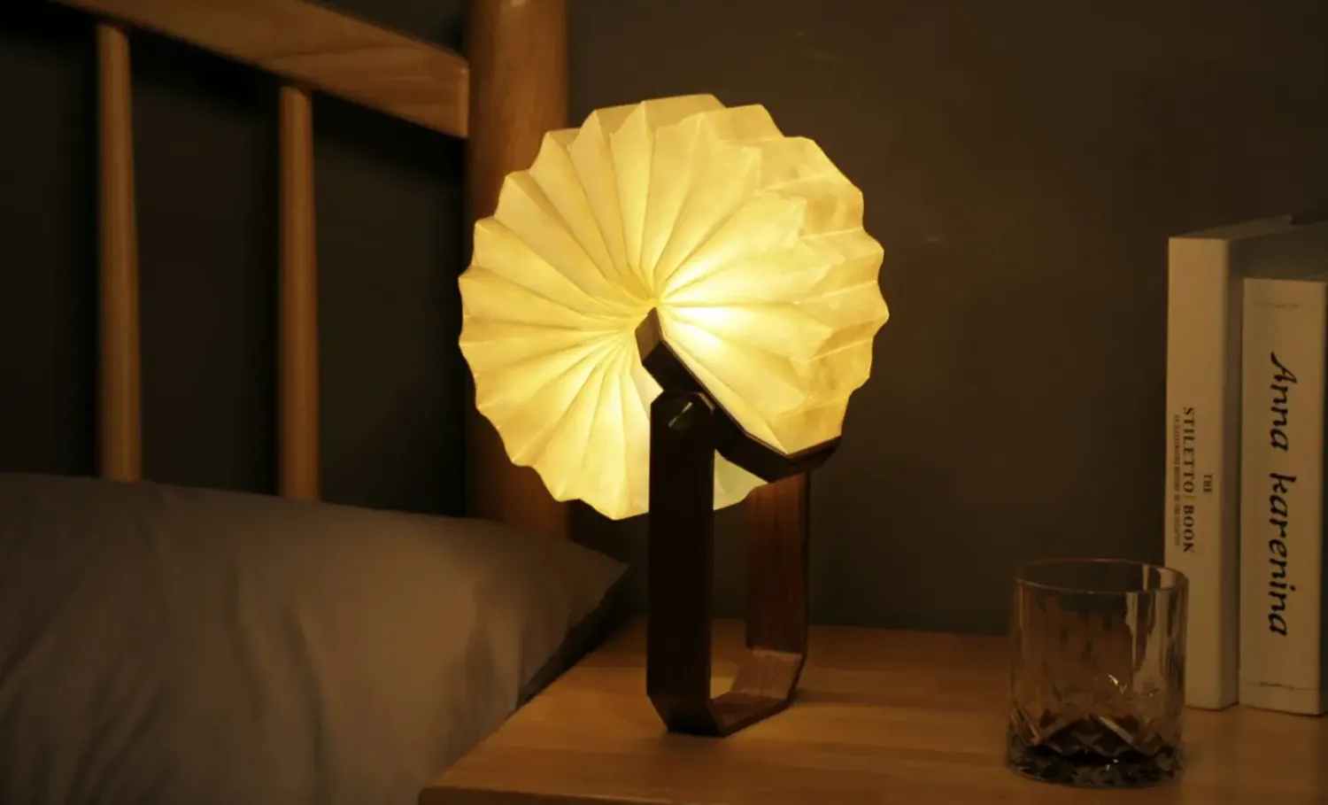 Hot Gingko - Smart Origami Lamp - Walnut