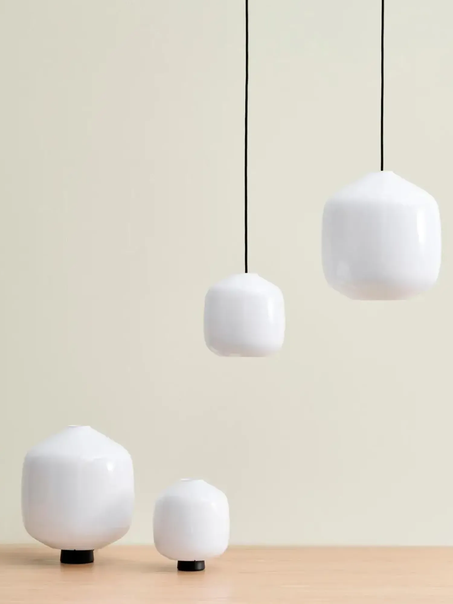 Best Hay - Buoy Glass Pendel - Sort ledning - Hvid - 300