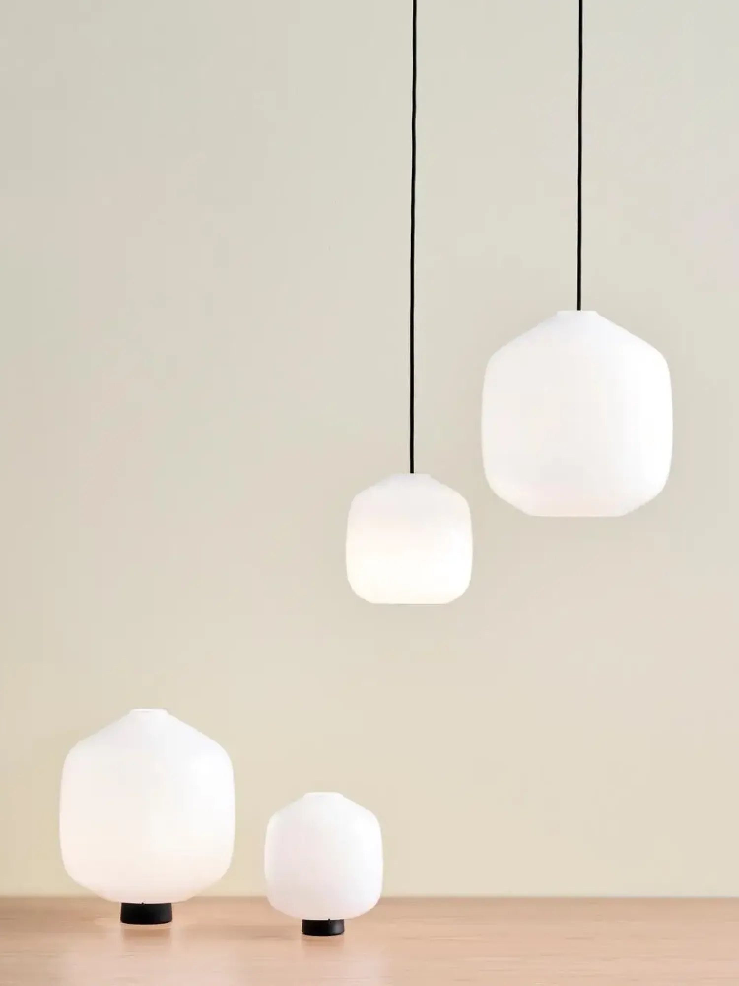 Best Hay - Buoy Glass Pendel - Sort ledning - Hvid - 300