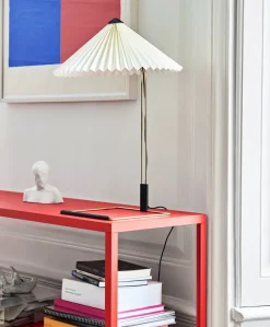 New Hay - Matin bordlampe - med hvid skærm - Small - Højde 38 cm