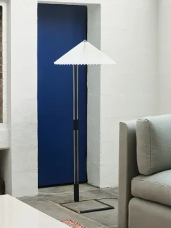 Clearance Hay - Matin gulvlampe - med hvid skærm