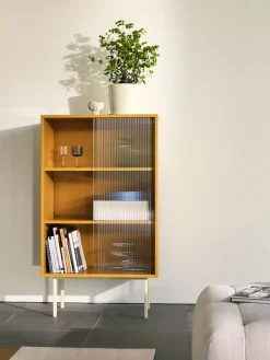 Best Hay - Reol til Gulv med Glaslåger - Colour Cabinet - Gul - Høj model, B75 X D39 X H130 cm