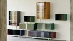 Best Hay - Reol til Væg med Glaslåger - Colour Cabinet - Multi - Medium