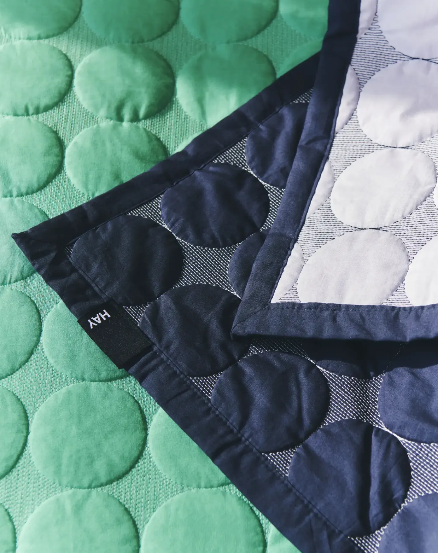New Hay - Sengetæppe - Mega Dot - Organic - Midnight Blue - 260x260
