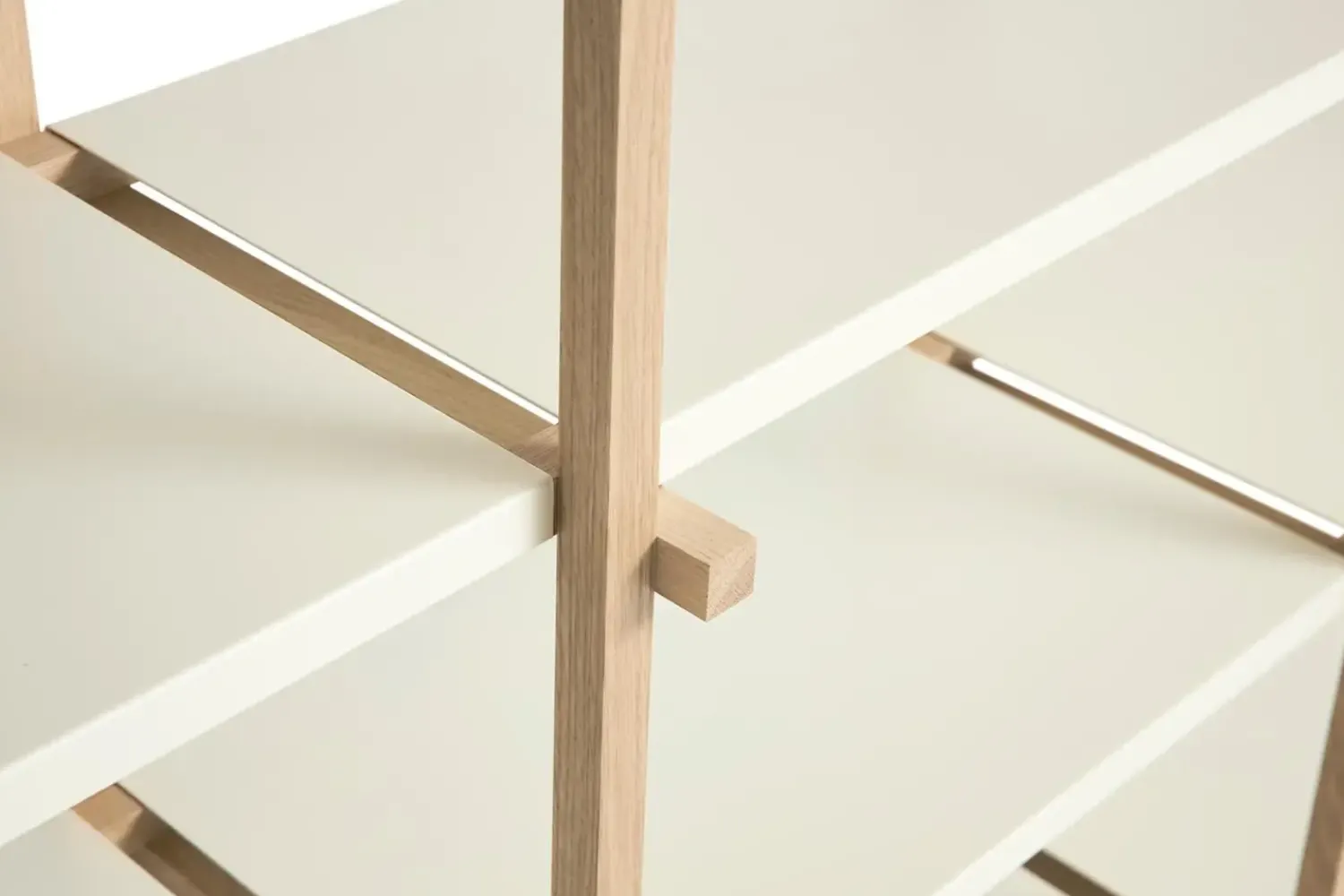 Best Hay - Woody Shelving 2.0 Column High - Hvid/Eg - 18 hylder