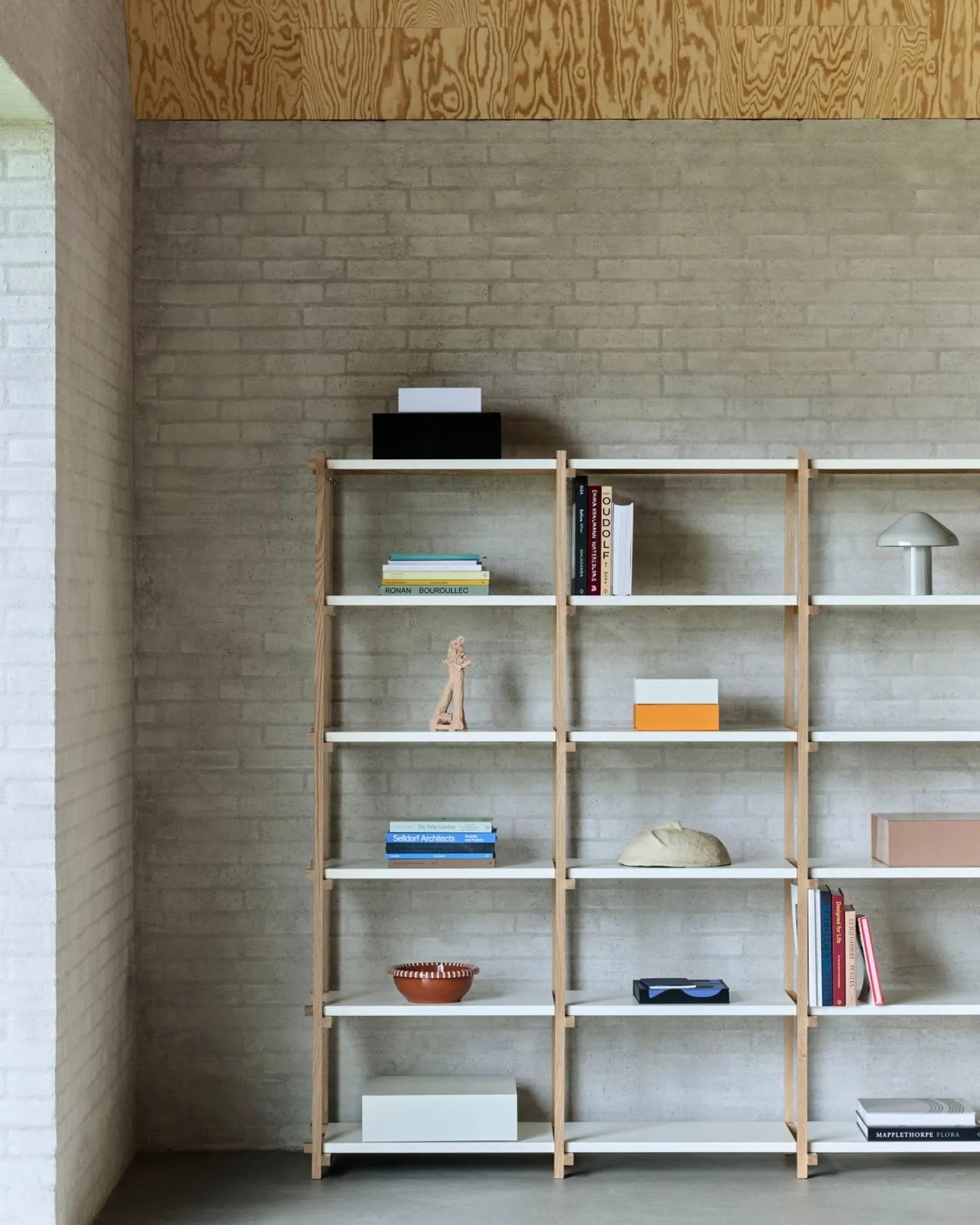 Best Hay - Woody Shelving 2.0 Column High - Hvid/Eg - 18 hylder