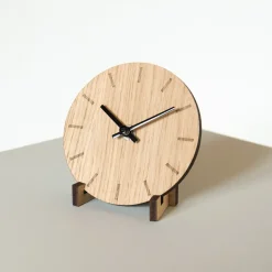 Discount Hemverk - Vægur - Lys Eg - Ø12 cm - Sorte visere