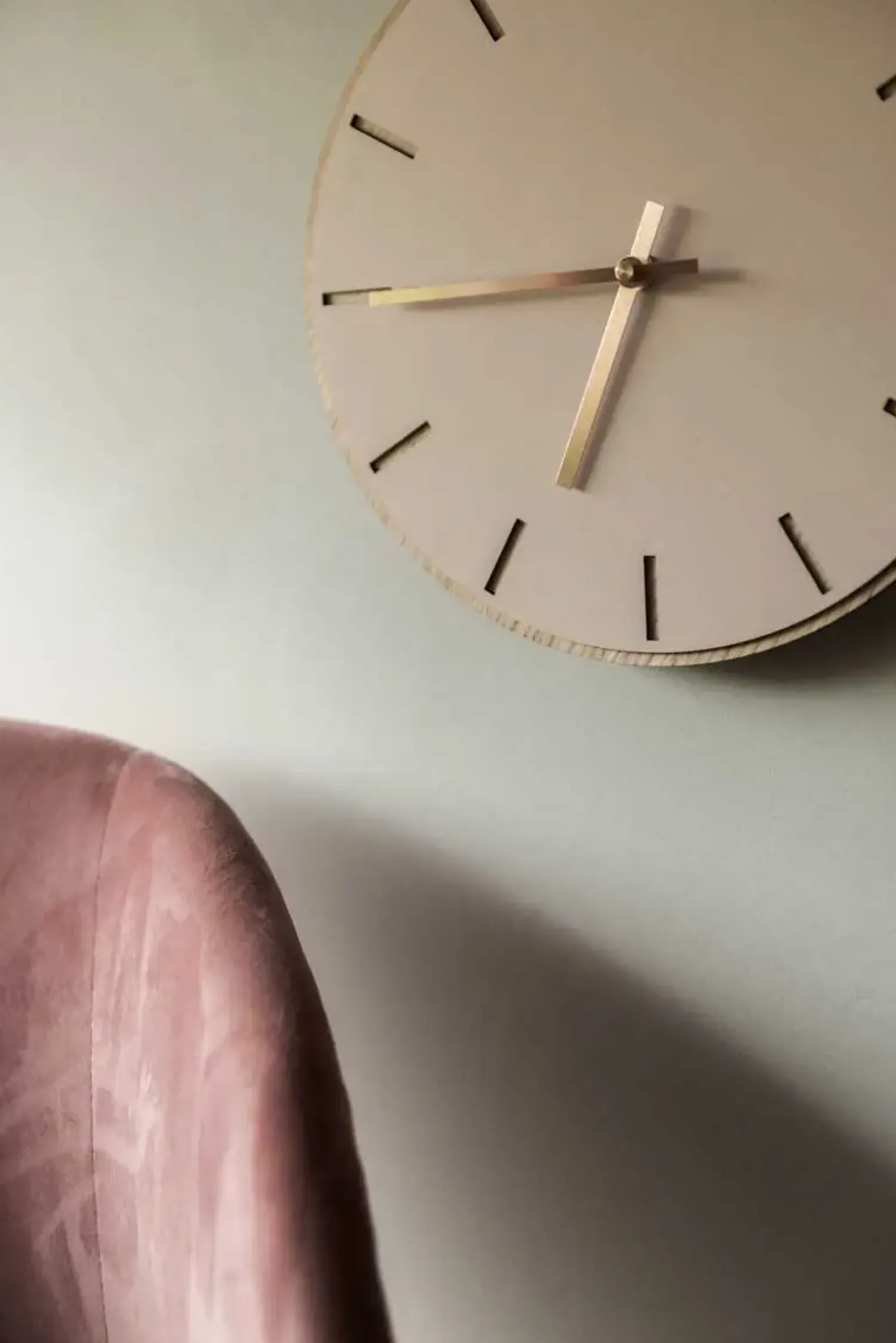 Outlet Hemverk - Vægur - Lys Eg/Powder Dusty Rose - Kobber visere - Ø38 cm