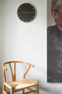 Discount Hemverk - Vægur - Lys Eg/Sort - Guld visere - Ø28 cm