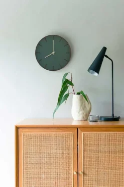 Best Hemverk - Vægur - Mørk Eg/Conifer Grøn - Kobber visere - Ø38 cm