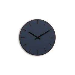 Clearance Hemverk - Vægur - Mørk Eg/Smokey Blue - Sorte visere - Ø28 cm