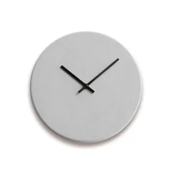 Online Hemverk - Vægur - Shape - Lys grå - Sorte visere - Ø28 cm