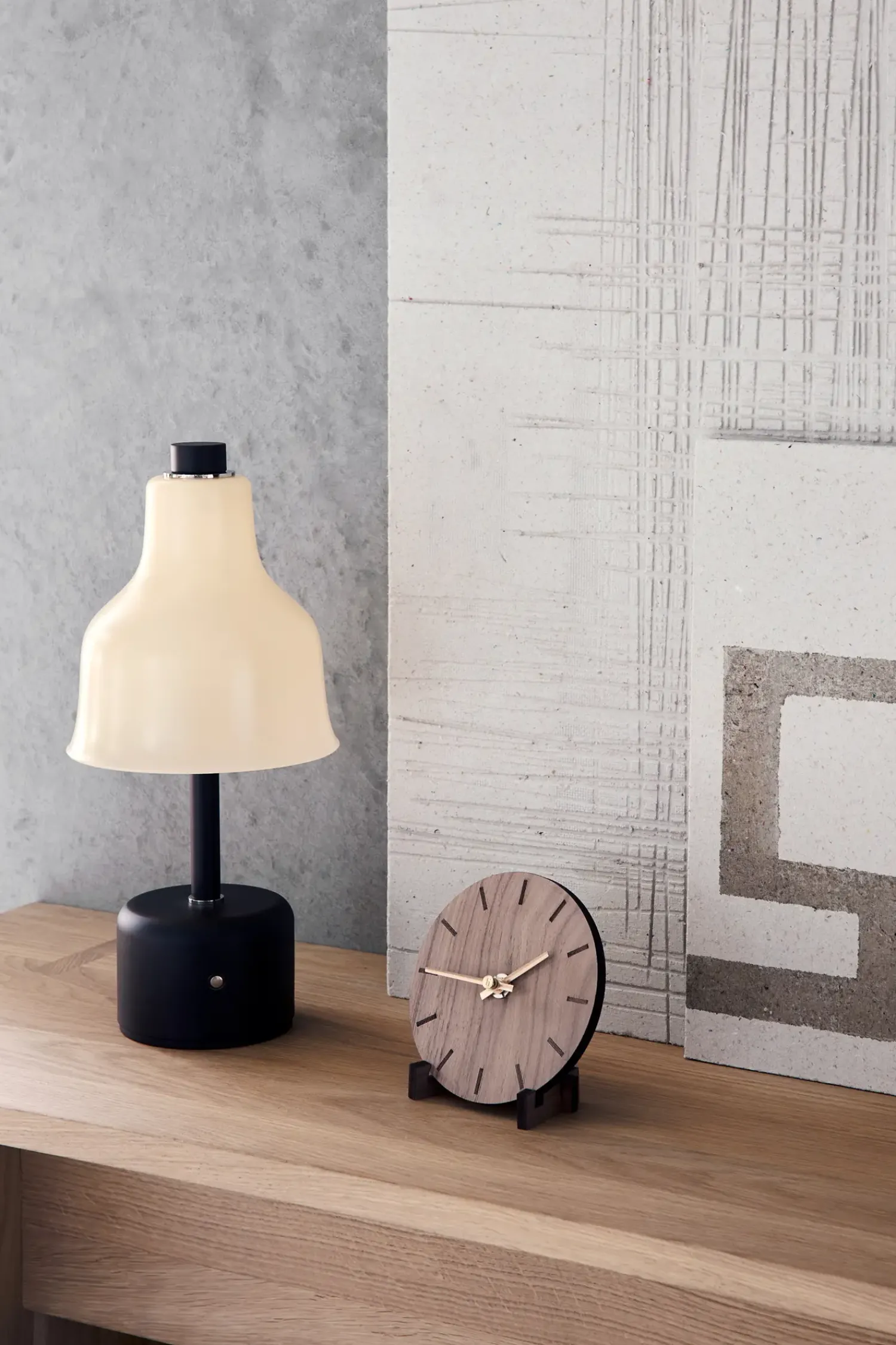 New Hemverk - Vægur - Valnød - Ø12 cm - Guld visere