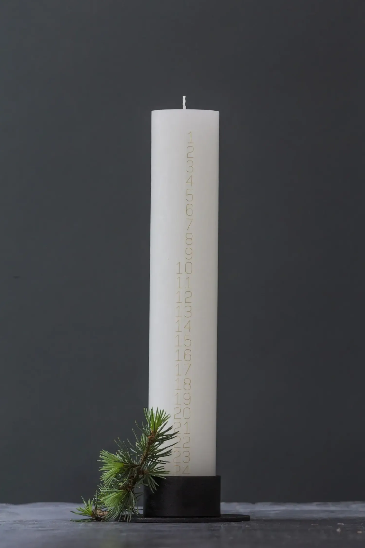 New Kunstindustrien - Kalenderlys - Guld tal - 5 x 30 cm