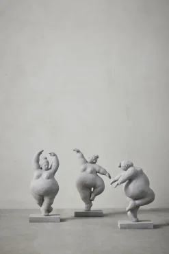 Best Lene Bjerre - Serafina kvinde figur H28,8 cm. grå