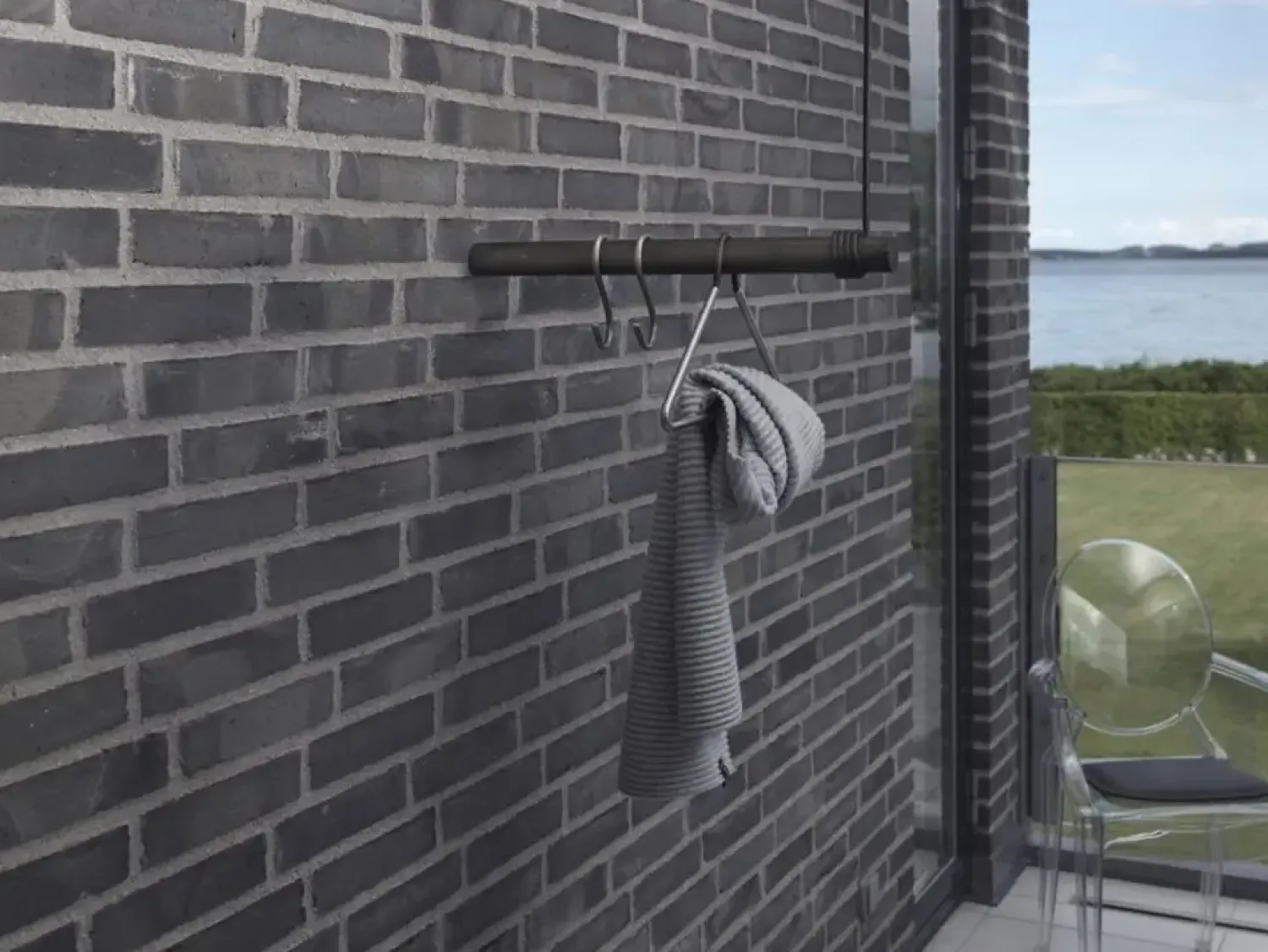 New LindDNA bøjlestang - Wall swing 50 cm - Sort med sort læderstrop
