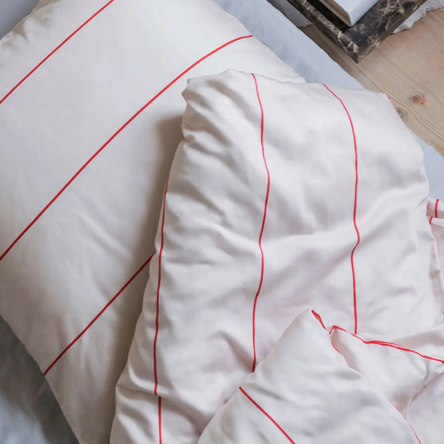 Clearance Mette Ditmer - ALIGN-sengesæt - Bright red/Sand - W140 x L220 cm