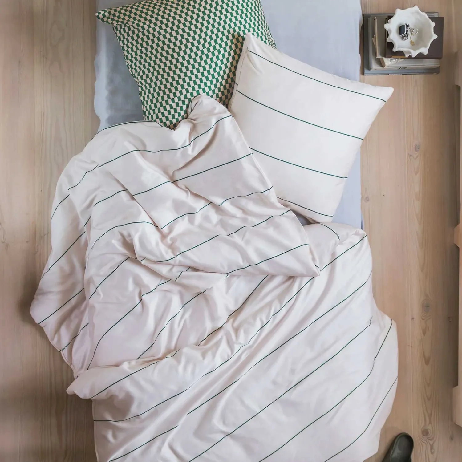 New Mette Ditmer - ALIGN-sengesæt - Pine green/Sand - W140 x L200 cm