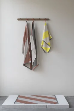 New Mette Ditmer - DIAGONAL guest towel, 2-pack - Yellow