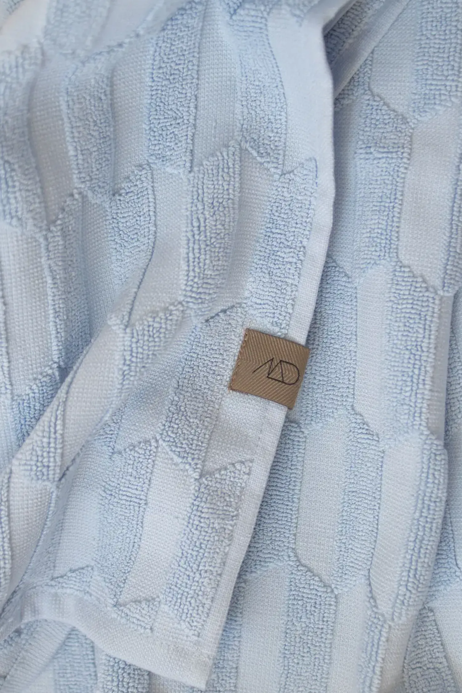 Best Mette Ditmer - GEO-håndklæde - Light Blue - W70 x L133 cm