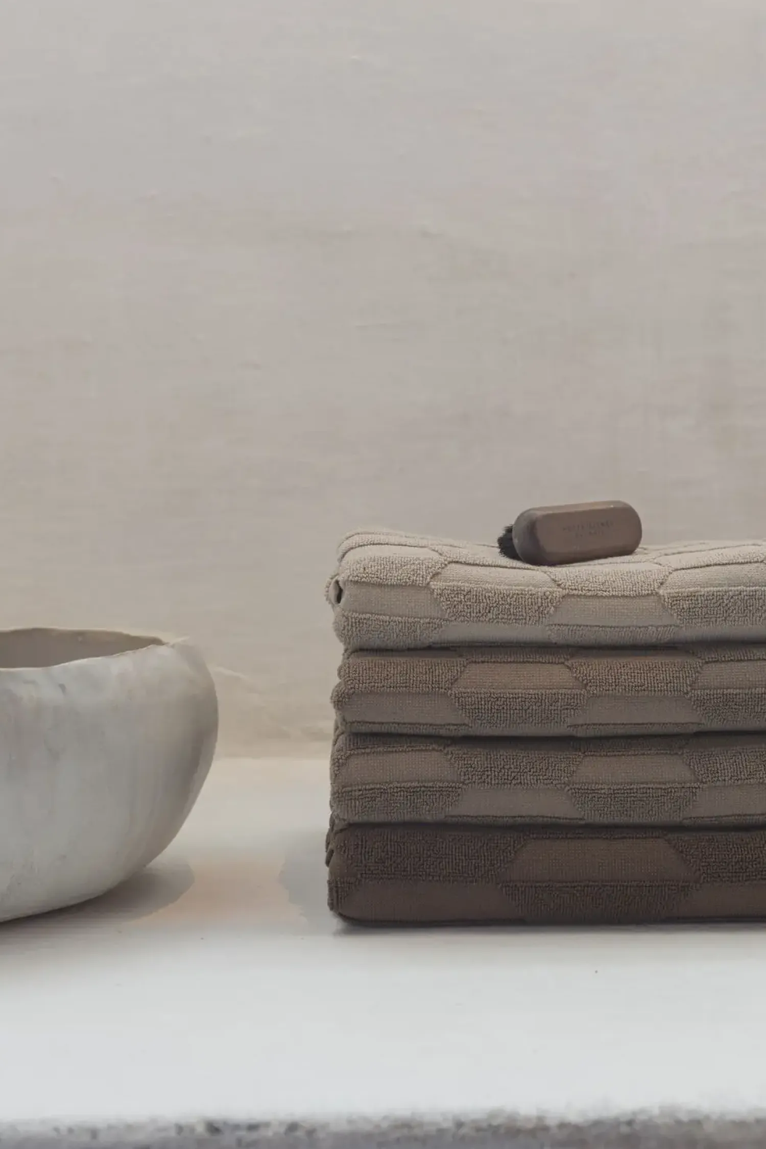 Best Mette Ditmer - GEO-håndklæde - Nougat - W50 x L95 cm