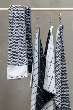 Online Mette Ditmer - GRID gæstehåndklæde, 2-pak, Sort / Off-white