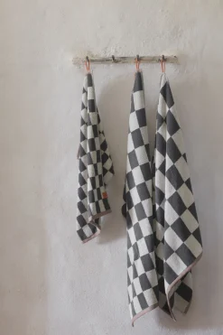 Online Mette Ditmer - RETRO-håndklæde - Dark grey - W70 x L133 cm