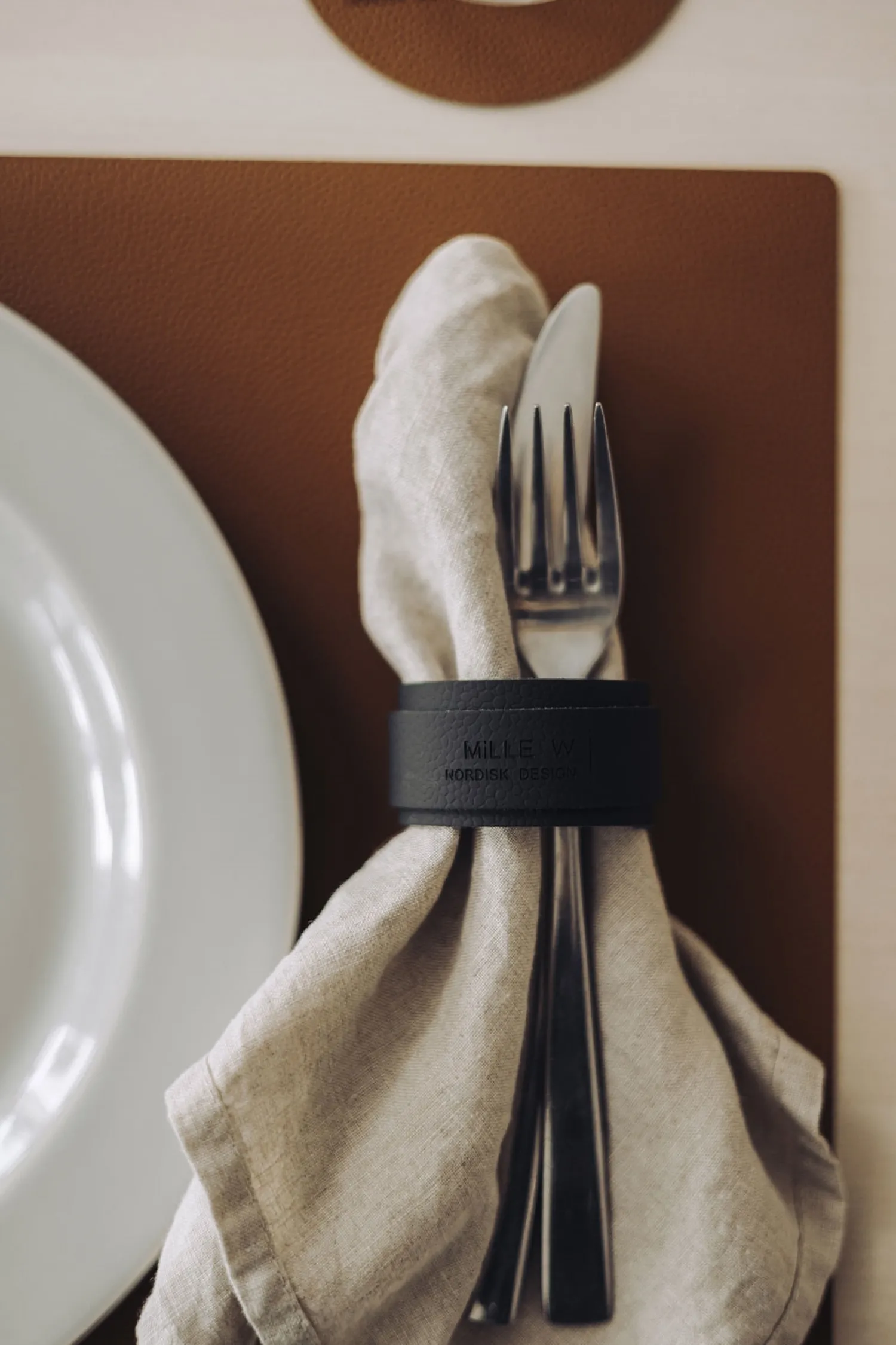 Best MILLE W NORDISK DESIGN - Servietholder - Sort læder