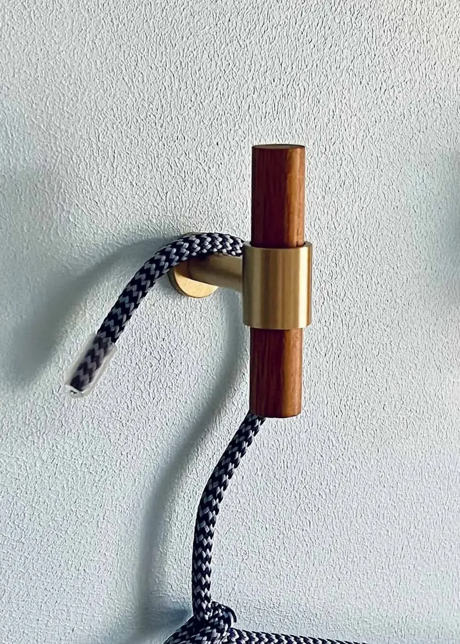 New Moudhome - OAK Knage - børstet messing og egetræ