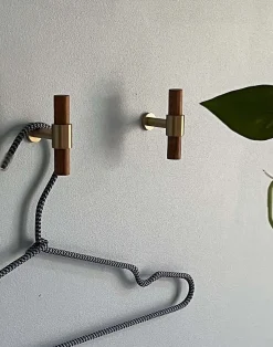 New Moudhome - OAK Knage - børstet messing og egetræ