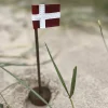 Hot Nordic By Hand - Snoren - Bordflag mini i røget eg - H20